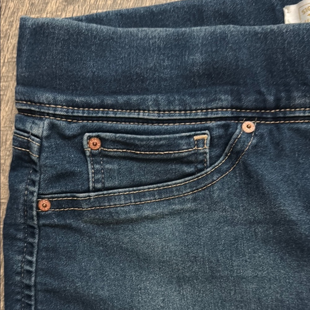 Levi's Pull On Skinny Jeans- Totally Shaping  Size 12 - Picture 3 of 9